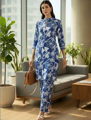 Women Printed Regular Kurta with Trousers 3