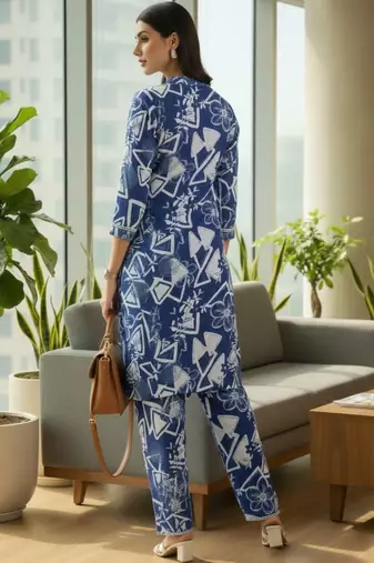 Women Printed Regular Kurta with Trousers