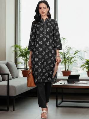 Women Ethnic Motifs Printed Regular Kurta with Trousers 4