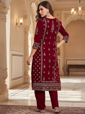 Women Ethnic Motifs Printed Regular Thread Work Velvet Kurta with Trousers 5