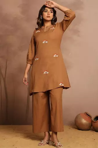 Women Embroidered Regular Thread Work Kurta with Palazzos