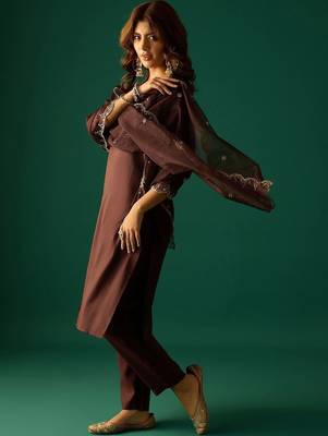 Women Ethnic Motifs Printed Kurta with Trouser & Dupatta 2