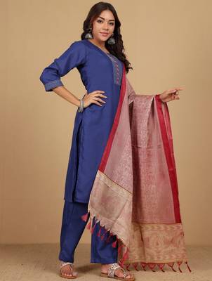 Thread Work Notch Neck Straight Kurta With Trousers And Dupatta 4