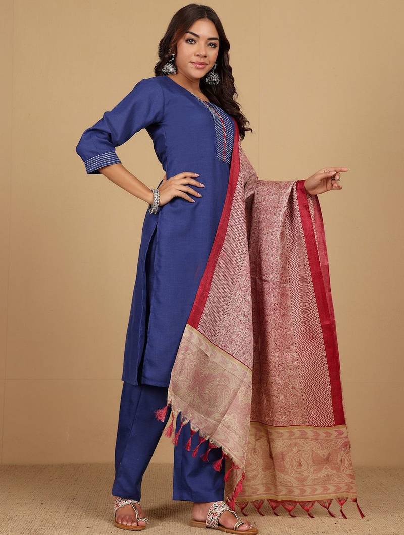 Thread Work Notch Neck Straight Kurta With Trousers And Dupatta
