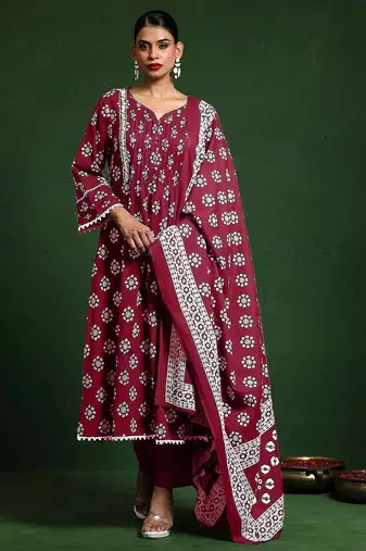 Women Floral Printed Regular Kurta with Trousers & With Dupatta
