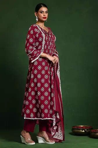 Women Floral Printed Regular Kurta with Trousers & With Dupatta
