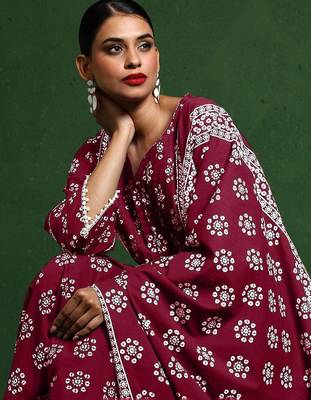 Women Floral Printed Regular Kurta with Trousers & With Dupatta 6
