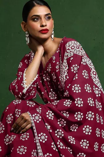 Women Floral Printed Regular Kurta with Trousers & With Dupatta