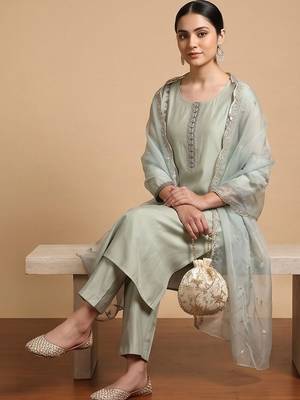 Women Ethnic Motifs Embroidered Regular Thread Work Kurta with Trousers & With Dupatta 3
