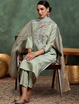 Ethnic Motifs Embroidered Round Neck Thread Work Kurta With Trousers & Dupatta 4