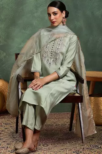 Ethnic Motifs Embroidered Round Neck Thread Work Kurta With Trousers & Dupatta