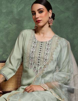 Ethnic Motifs Embroidered Round Neck Thread Work Kurta With Trousers & Dupatta 5