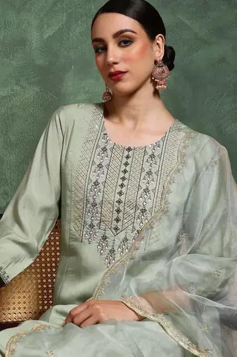 Ethnic Motifs Embroidered Round Neck Thread Work Kurta With Trousers & Dupatta
