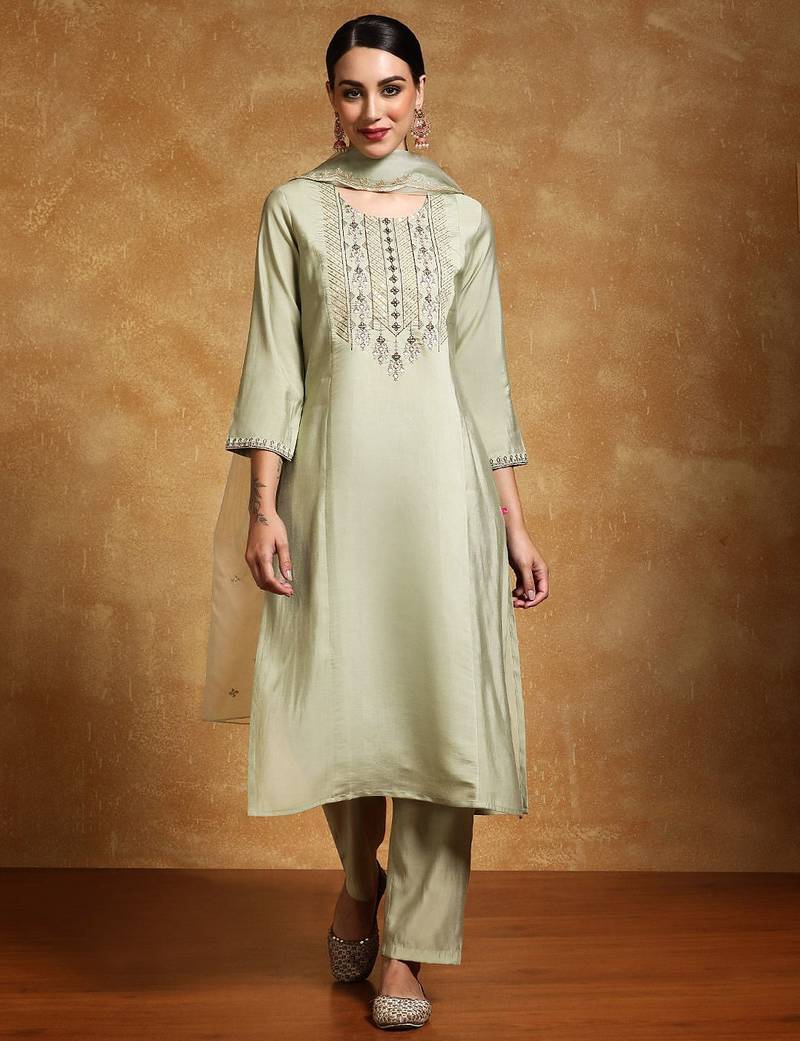 Women Floral Embroidered Regular Thread Work Kurta with Trousers & With Dupatta