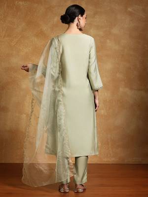Women Floral Embroidered Regular Thread Work Kurta with Trousers & With Dupatta 5