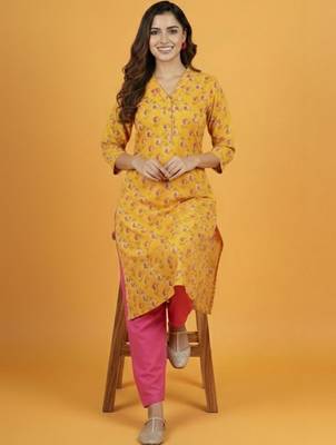 Women Floral Printed Regular Kurta with Trousers 2