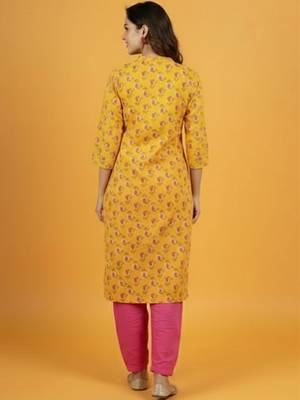 Women Floral Printed Regular Kurta with Trousers 4