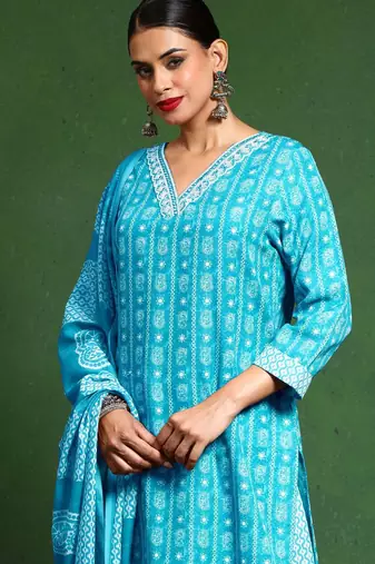 Women Floral Printed Regular Kurta with Trousers & With Dupatta
