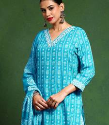 Women Floral Printed Regular Kurta with Trousers & With Dupatta