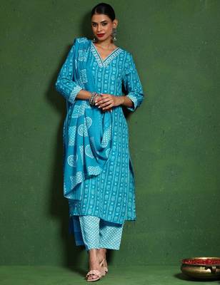 Women Floral Printed Regular Kurta with Trousers & With Dupatta 3