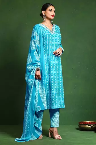 Women Floral Printed Regular Kurta with Trousers & With Dupatta