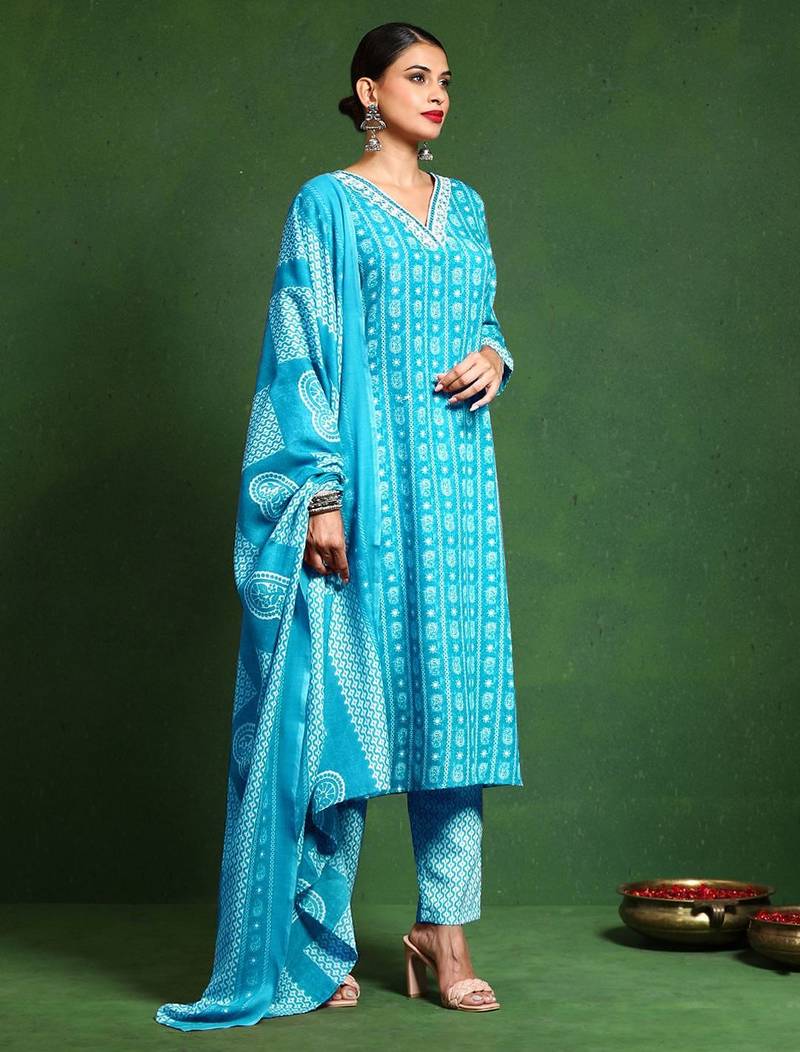 Women Floral Printed Regular Kurta with Trousers & With Dupatta