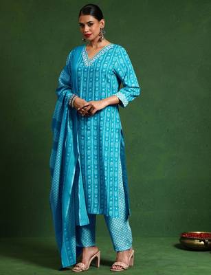 Women Floral Printed Regular Kurta with Trousers & With Dupatta 5