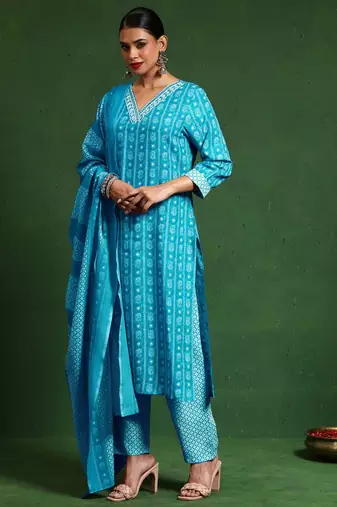 Women Floral Printed Regular Kurta with Trousers & With Dupatta