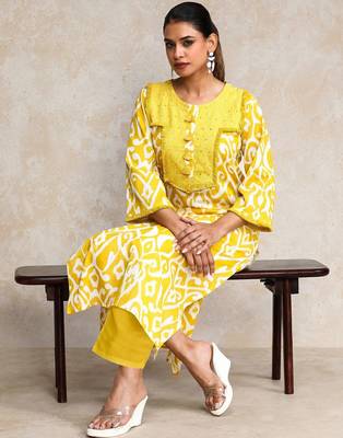 Ethnic Motifs Printed Round Neck Straight Kurta With Trousers 1