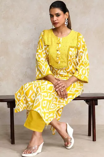 Ethnic Motifs Printed Round Neck Straight Kurta With Trousers