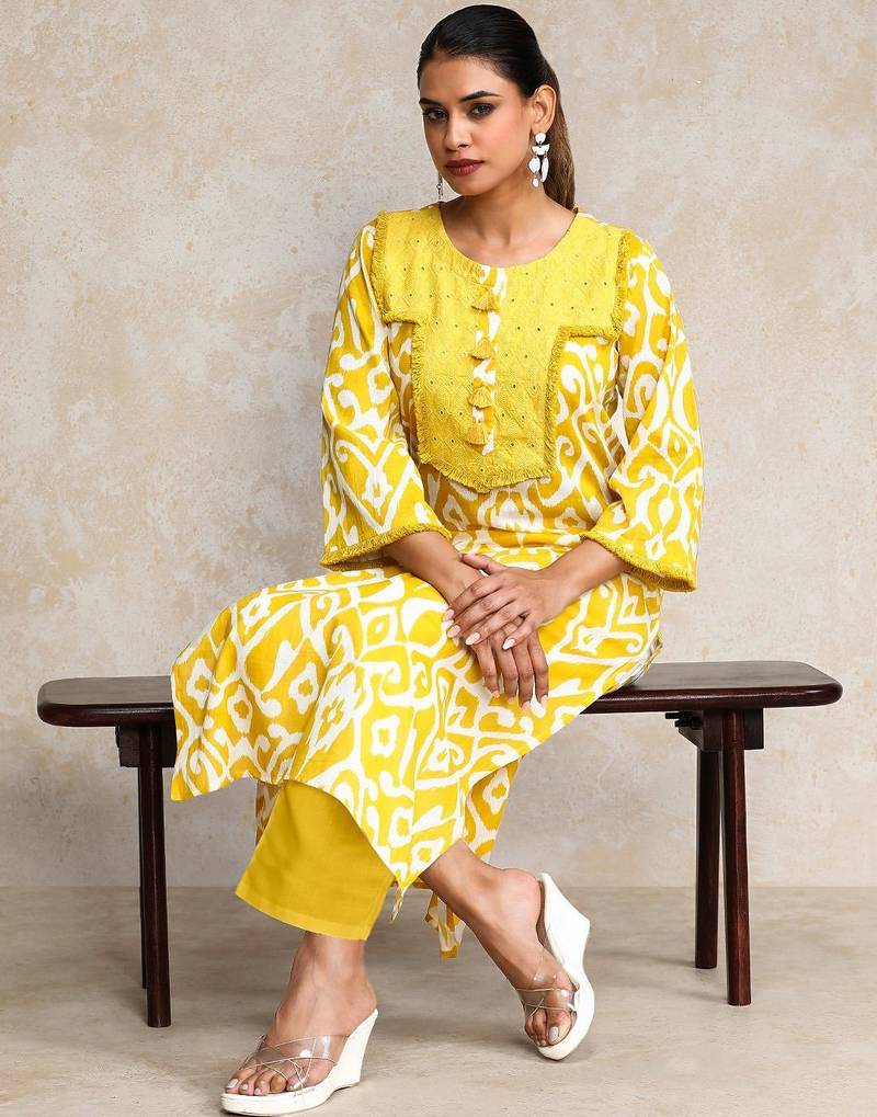 Ethnic Motifs Printed Round Neck Straight Kurta With Trousers