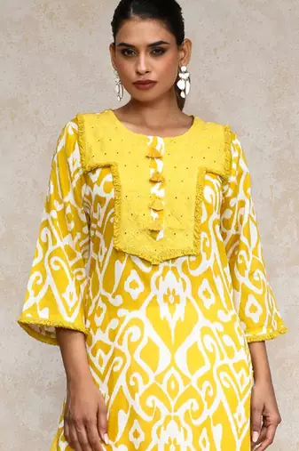 Ethnic Motifs Printed Round Neck Straight Kurta With Trousers