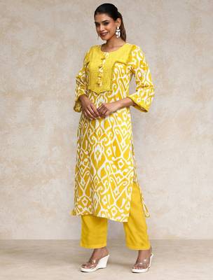 Ethnic Motifs Printed Round Neck Straight Kurta With Trousers 4