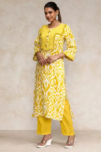 Ethnic Motifs Printed Round Neck Straight Kurta With Trousers