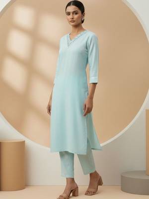 Women Regular Thread Work Kurta with Trousers 3