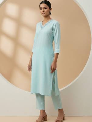 Women Regular Thread Work Kurta with Trousers 4
