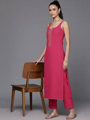 Women Regular Thread Work Silk Crepe Kurta with Trousers & With Dupatta 6
