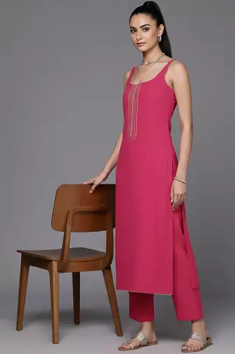 Women Regular Thread Work Silk Crepe Kurta with Trousers & With Dupatta