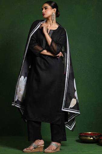 Thread Work Notch Neck Straight Kurta With Trousers And Dupatta