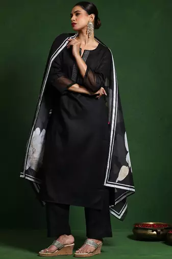 Thread Work Notch Neck Straight Kurta With Trousers And Dupatta