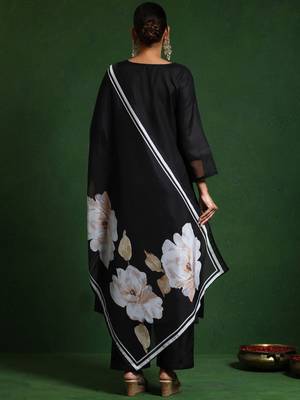 Thread Work Notch Neck Straight Kurta With Trousers And Dupatta 4