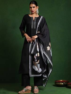 Thread Work Notch Neck Straight Kurta With Trousers And Dupatta 5