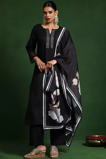 Thread Work Notch Neck Straight Kurta With Trousers And Dupatta