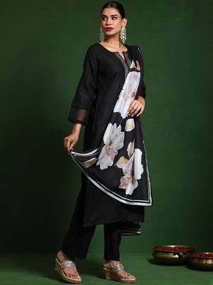 Thread Work Notch Neck Straight Kurta With Trousers And Dupatta 6