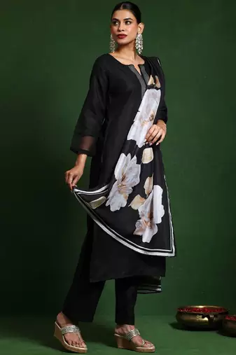 Thread Work Notch Neck Straight Kurta With Trousers And Dupatta