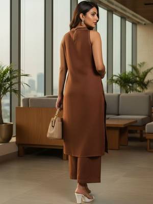 Women Regular Thread Work Kurta with Trousers 3