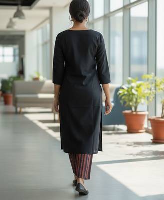 Women Ethnic Motifs Regular Kurta with Trousers 4
