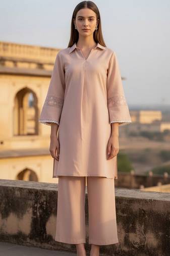 Women Regular Thread Work Kurta with Trousers