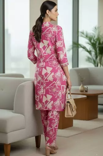 Women Floral Printed Regular Kurta with Trousers