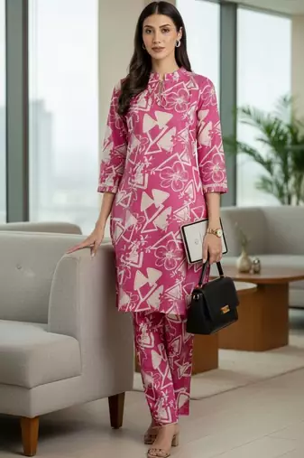 Women Floral Printed Regular Kurta with Trousers